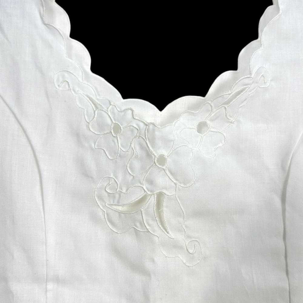 Vintage White Cotton Floral Embroidered Scalloped Camisole Tank Top Women